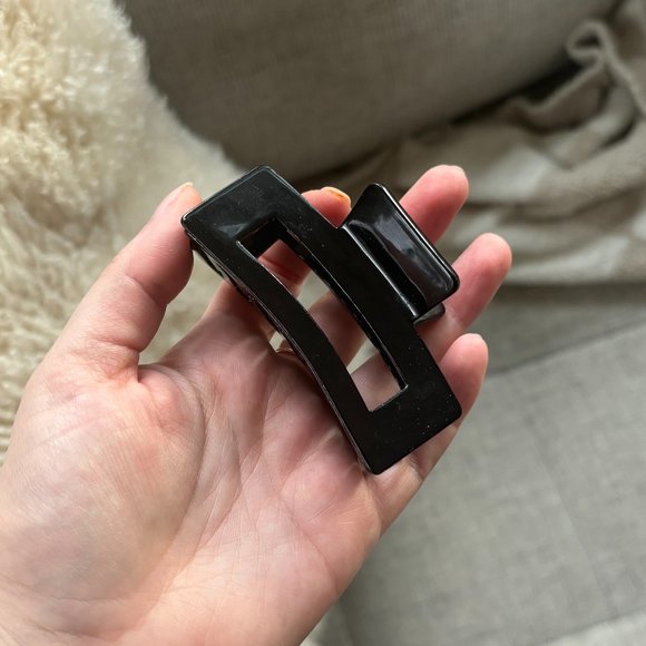 Daily Kōv  Esstenials Claw Clip in Size Small - Picture 1 of 3